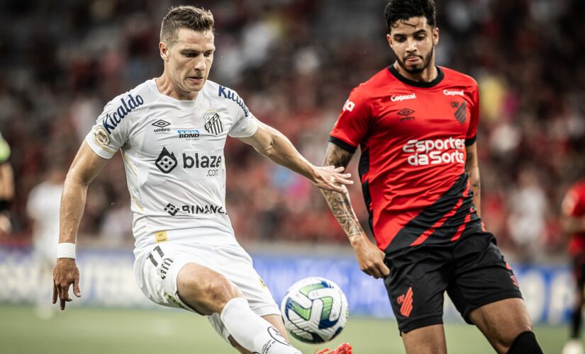 O Santos sofreu mais uma derrota no Brasileirão, agora para o Athletico, em Curitiba