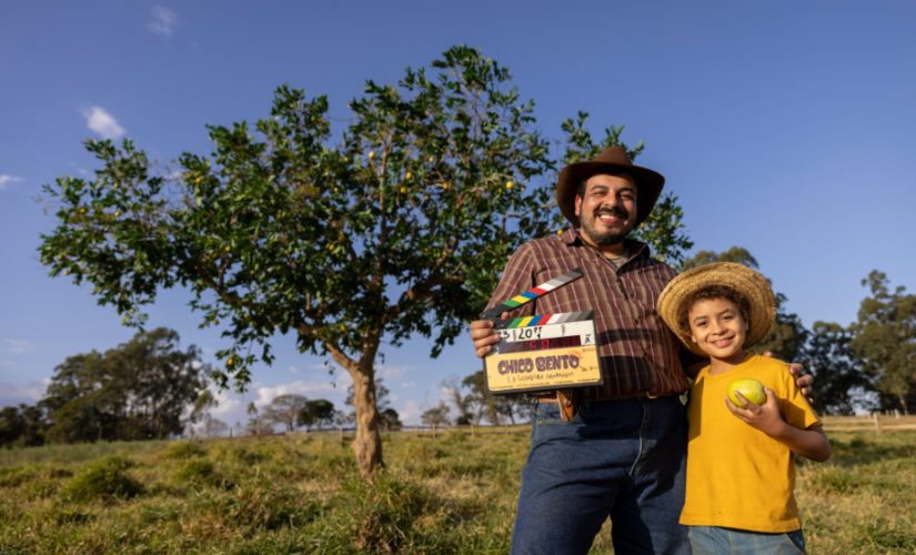 Nhô Lau (Luis Lobianco) e Chico Bento (Isaac Amendoim) nos bastidores do longa