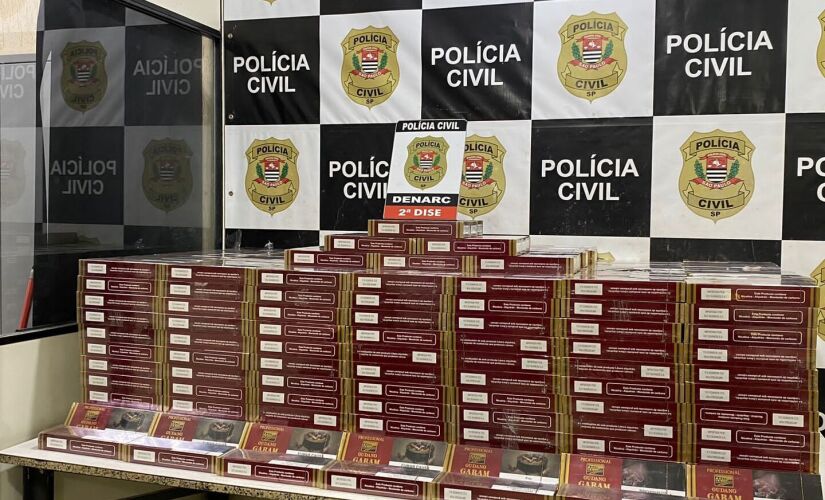 Na operação, foram apreendidos aproximadamente 1000 pacotes de cigarro clandestino