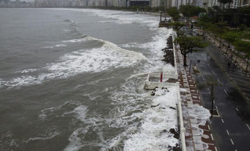 Maré alta e ondas que podem chegar até 3 metros. Essa é a previsão para os próximos dias