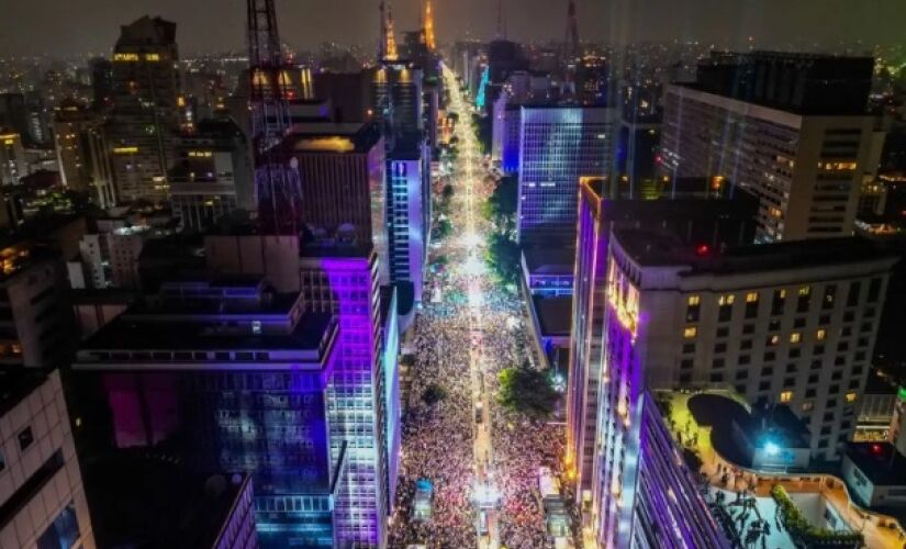 O palco do Réveillon na Paulista foi montado entre as ruas Bela Cintra e Haddock Lobo; evento é tradicional na capital paulista 