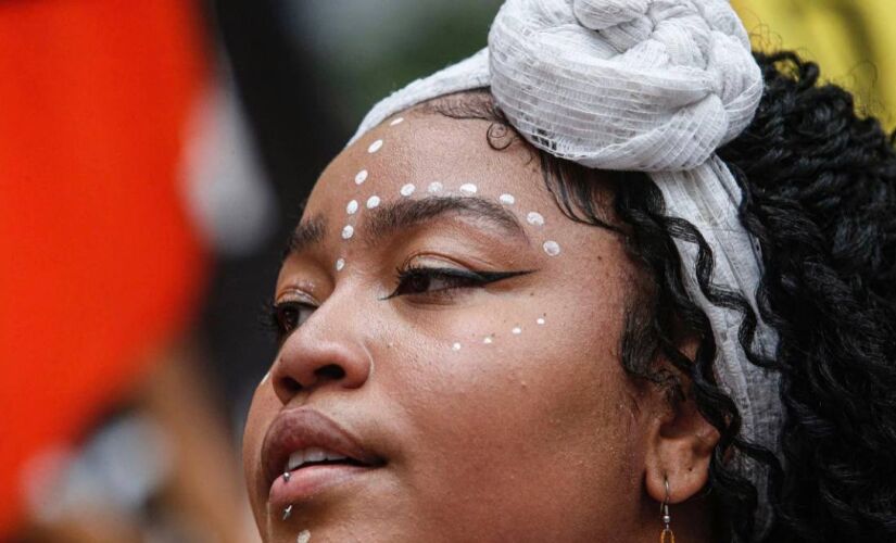 O IBGE explica que a mudança no perfil étnico-racial do país não reflete apenas a questão demográfica, ou seja, nascimento ou morte de pessoas, mas também outros fenômenos sociais