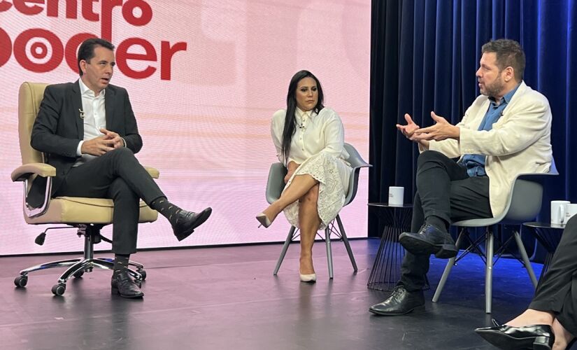 Prefeito Paulo Serra, a apresentadora Gabi Tricanico (de A Guardião da Notícia) e o jornalista Bruno Hoffmann, da Gazeta