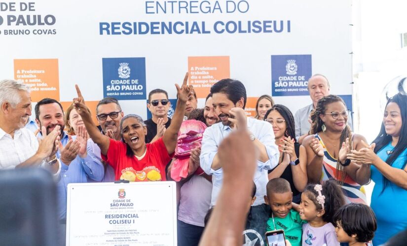 O prefeito Ricardo Nunes durante entrega habitacional na manhã desta quarta