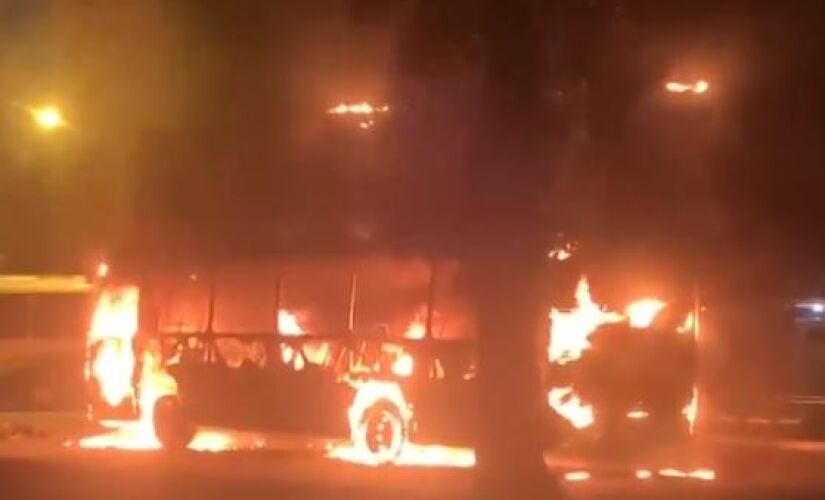 Ônibus queimado em Santos