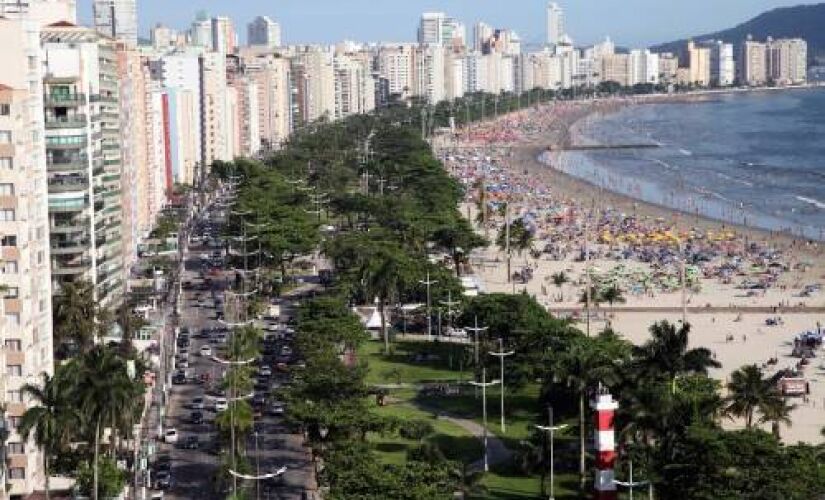  A faixa de terra litorânea costuma apresentar subsolo arenoso e argiloso, menos resistente.