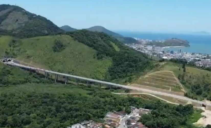 O Contorno Norte da rodovia dos Tamoios foi liberado para o tráfego de veículos nesta semana