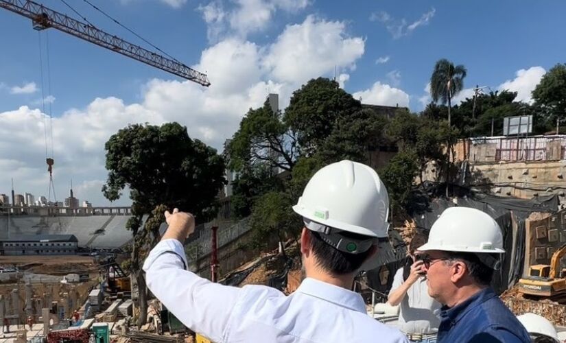 Marcelo Teixeira, candidato à presidência do Santos Futebol Clube, visitou nesta sexta-feira (1&ordm;) as obras do Estádio do Pacaembu