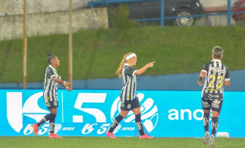 Desde os momentos iniciais, o Peixe controlou a partida e teve até mesmo o primeiro gol anulado por impedimento