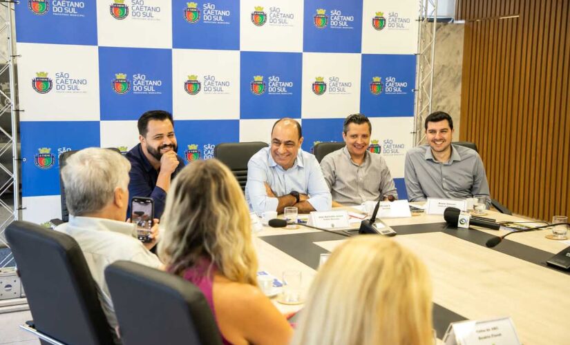 Auricchio (PSDB), prefeito de São Caetano do Sul, em entrevista coletiva na sede da prefeitura
