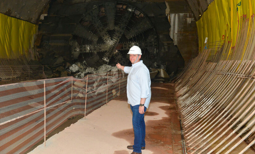 O governador Tarcísio de Freitas (Republicanos) inspecionou as obras do trecho sul da construção da Linha-6 Laranja de metrô