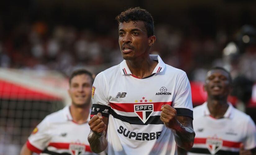 O gol do triunfo por 1 a 0 foi marcado por Luiz Gustavo, que balançou as redes pela primeira vez com a camisa do cube