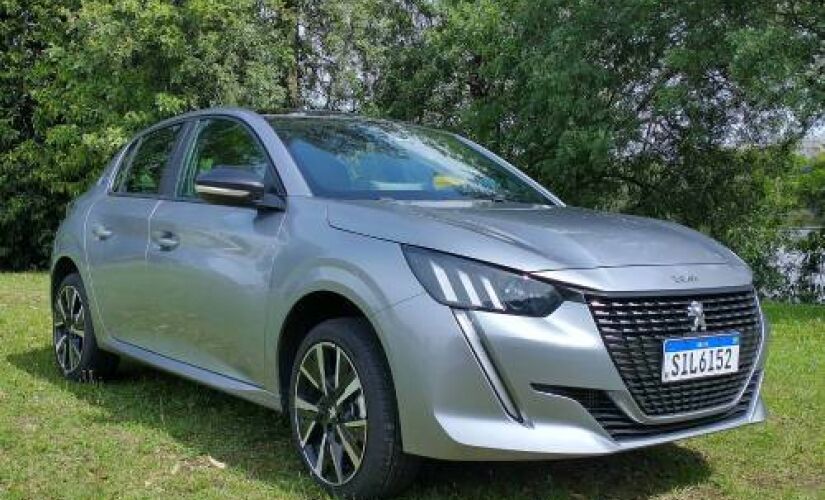 O peso de 1.102 quilos é um dos fatores que ajudam no desempenho do motor T200 no Peugeot de 208