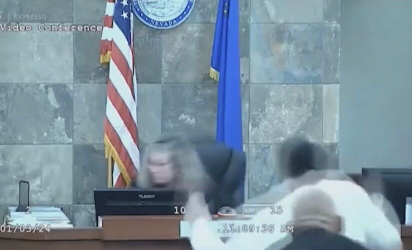 Em um vídeo da sessão que circula na internet é possível ver o momento da agressão