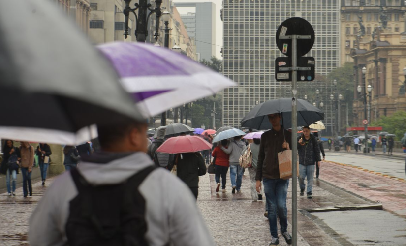 As instabilidades atmosféricas esperadas para as regiões sugerem a formação de nuvens carregadas, propícias para a ocorrência de tempestades, por vezes, severas