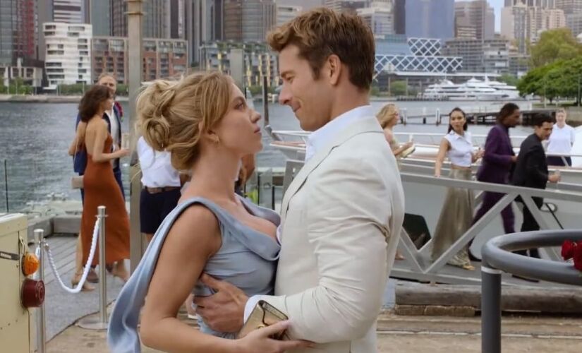 Sydney Sweeney e Glen Powell em 'Todos Menos Você': populares entre o público jovem e possíveis futuros astros de Hollywood