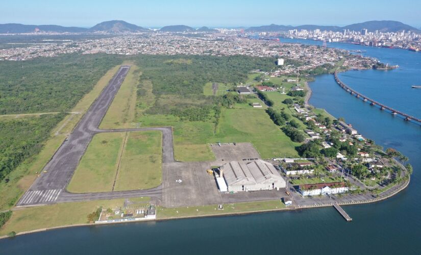 Primeiramente, o Comando da Aeronáutica deverá autorizar a obra, pois a base é uma unidade militar