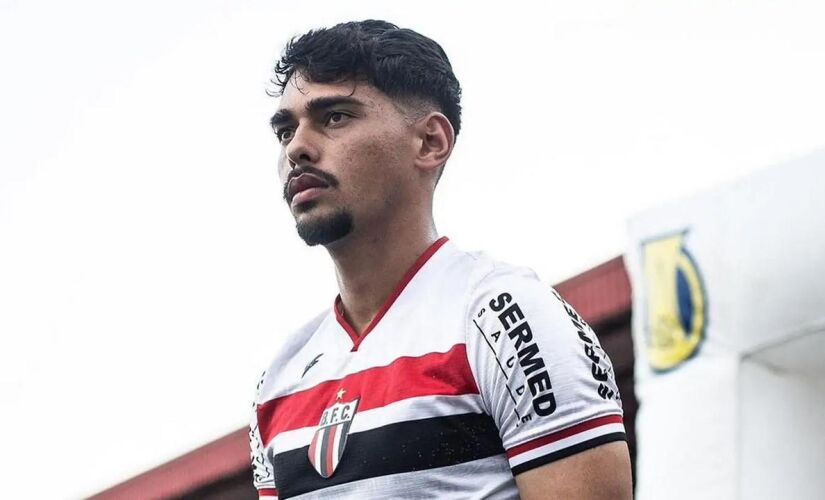 O volante Guilherme Madruga, mais novo reforço do Cuiabá para esta temporada, venceu o prêmio de gol mais bonito do mundo