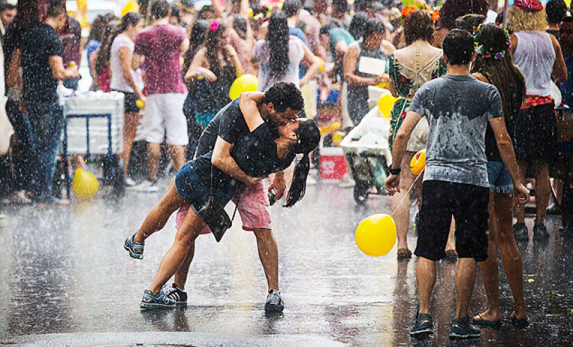 Antes de curtir o bloco de rua, confira a previsão do tempo para não ser pego desprevinido