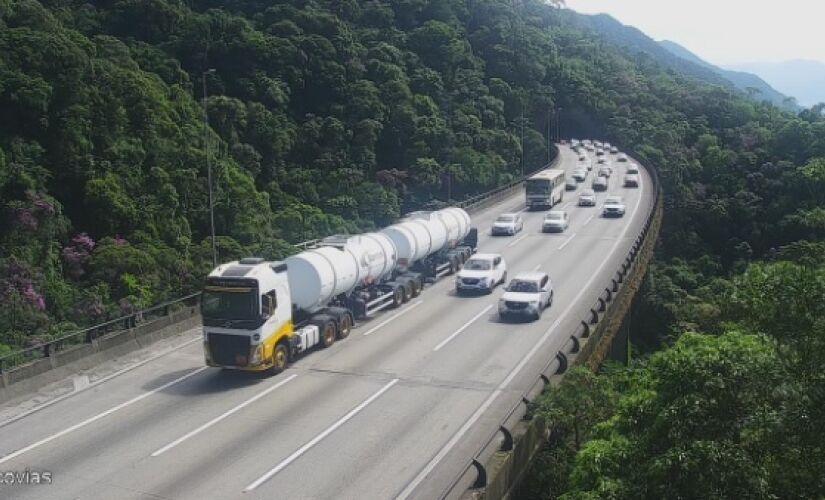 Tráfego na Rodovia dos Imigrantes é tranquilo na manhã desta terça