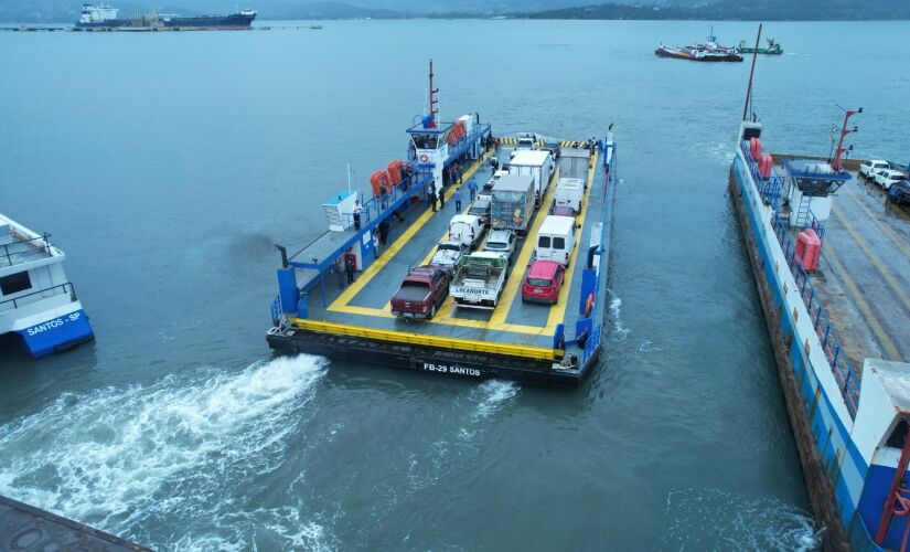 Balsa entre Ilhabela e São Sebastião