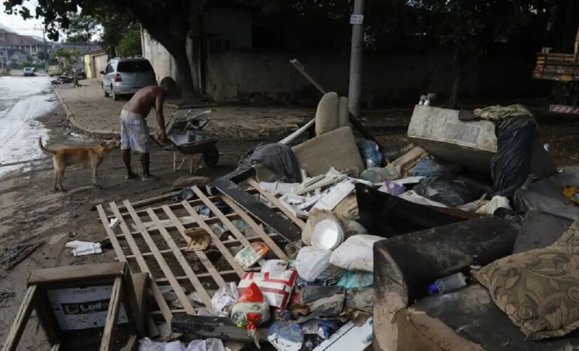 De acordo com a Defesa Civil municipal de Japeri, na Baixada Fluminense, houve duas mortes no município