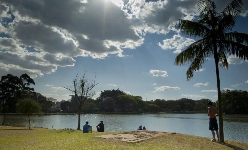 Clima se manterá com máxima de 30°C e mínima de 21°C no sábado e domingo na capital paulista 