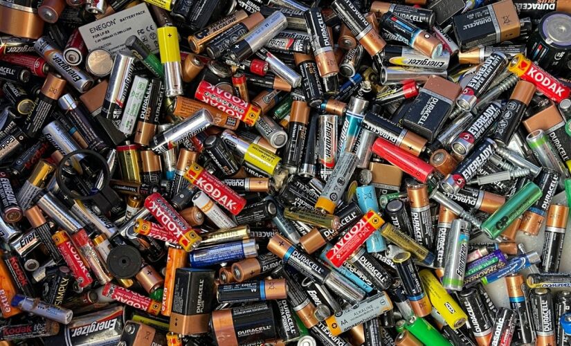 Pilhas e baterias não podem ser descartadas no lixo comum