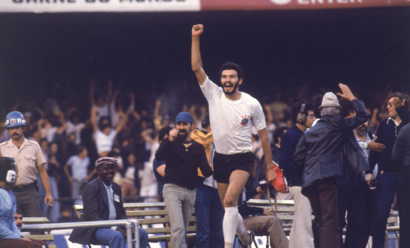 O eterno Doutor Sócrates, ídolo do Corinthians