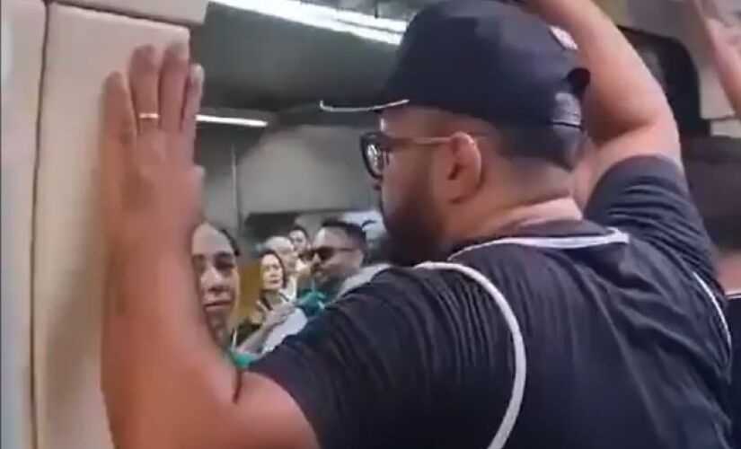 Integrantes da Gaviões da Fiel impedem a entrada de bolsonaristas em Metrô de São Paulo