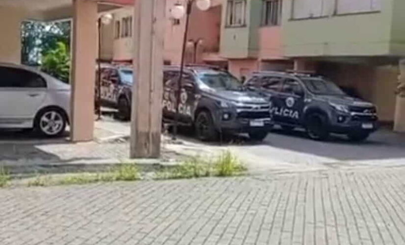 Os PMs baleados no morro do Tetéu, por volta das 10h, segundo a PM