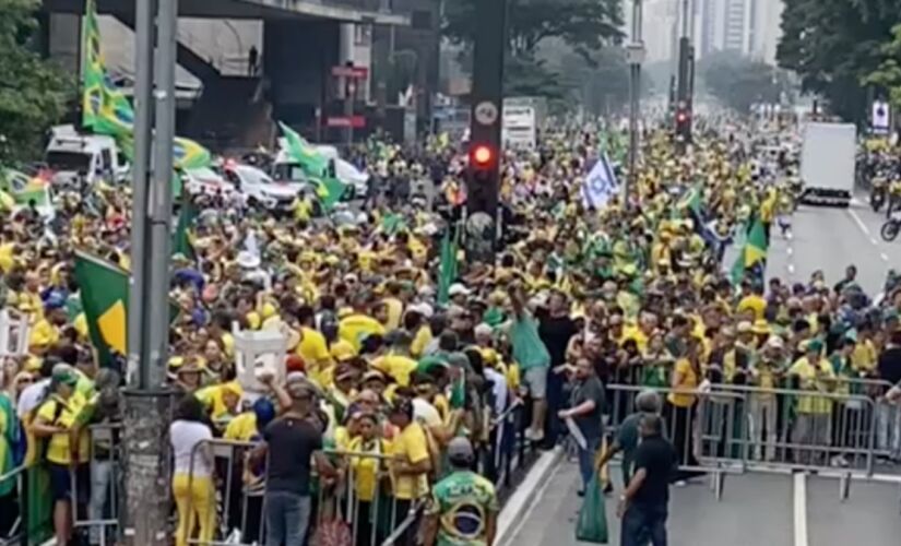 Ato a favor de Jair Bolsonaro já recebe apoiadores na Avenida Paulista