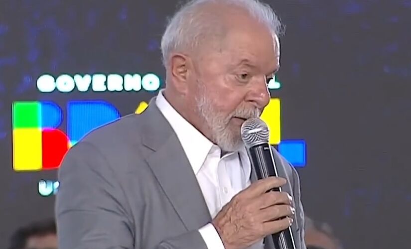 Lula esteve em Santos por volta das 10h para fazer anúncios em relação ao Porto de Santos