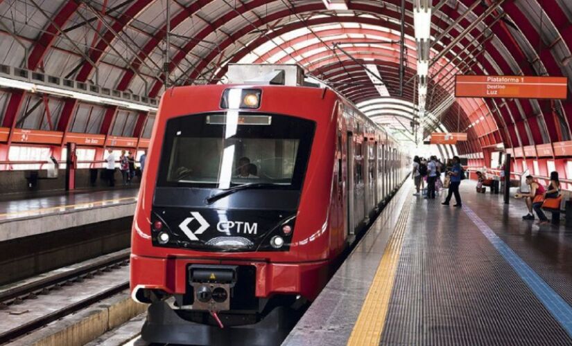 Mulher tentou atravessar os trilhos entre as estações Aracaré e Itaquaquecetuba, na região metropolitana de São Paulo, e foi atingida por um trem que vinha no sentido Brá