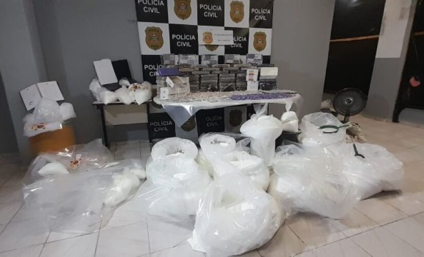 Polícia de SP apreende 300kg de droga no Guarujá