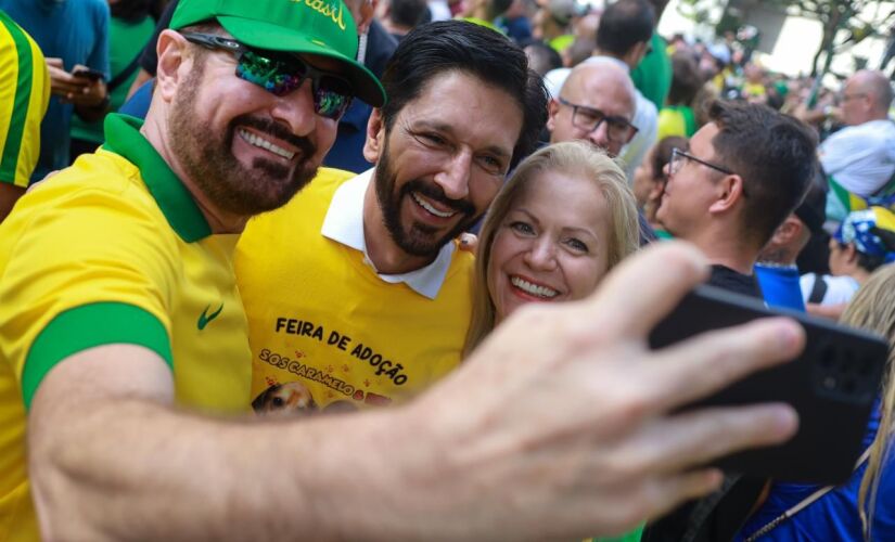 O prefeito Ricardo Nunes durante ato na avenida Paulista convocado por Jair Bolsonaro