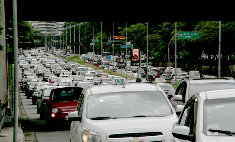 A falta de regulamentação do veículo pode resultar em multas e na apreensão do carro