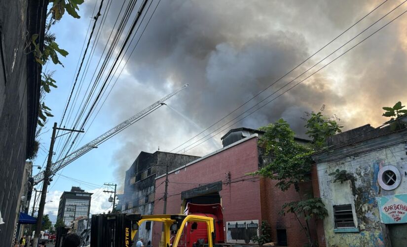 O incêndio destruiu o depósito da Dínamo Inter-Agrícola