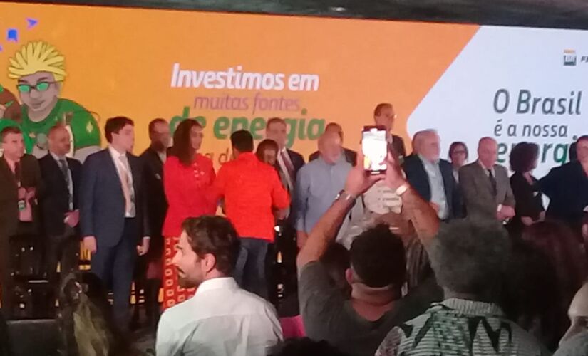 Também estão presentes no evento a ministra da cultura Margareth Menezes, o ministro das relações exteriores Mauro Vieira e a ministra da igualdade racial Anielle Franco