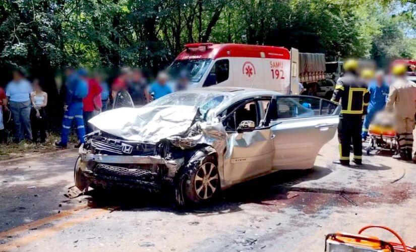 Um acidente na rodovia GO-154 entre dois carros causou a morte de uma menina, de 4 anos