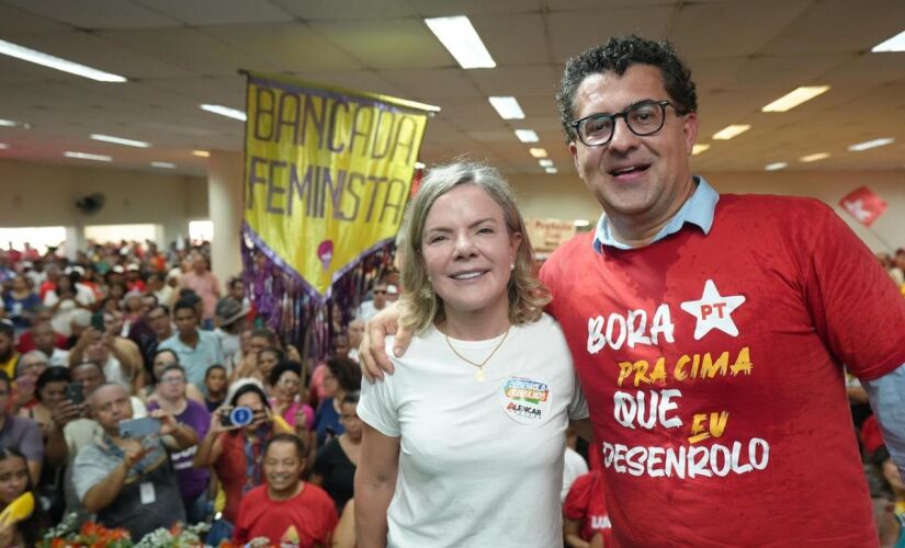 Gleisi Hoffmann e Alencar Santana, durante evento em Guarulhos