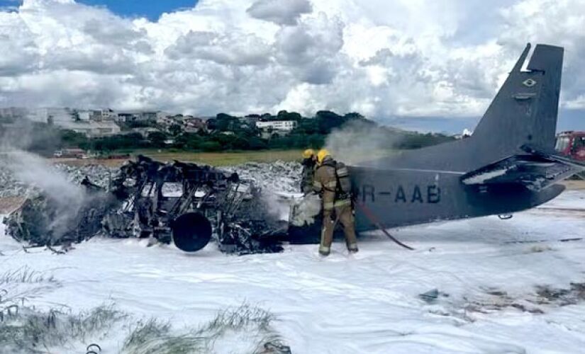 Aeronave da Polícia Federal cai logo após decolar e deixa dois mortos e um ferido