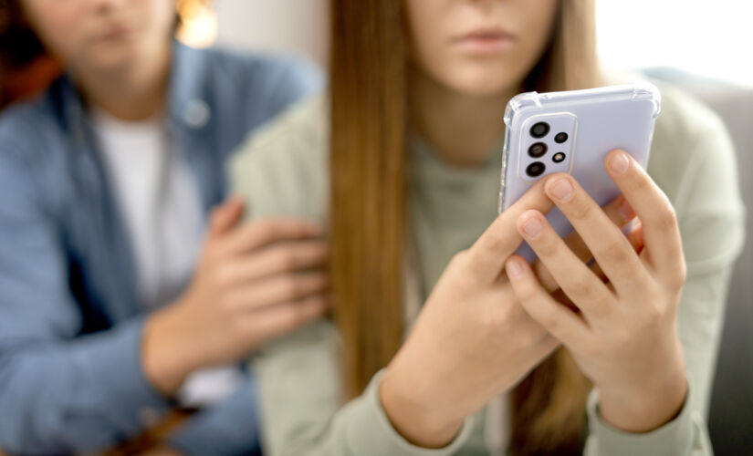 As consequências do cyberbullying podem ser ansiedade, depressão, baixa autoestima