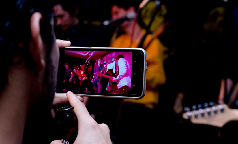 Oficina gratuita para criação de filmes com câmera de celular é realizada em Embu das Artes, na Grande SP