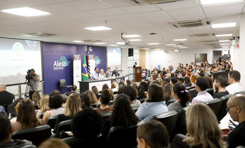 Frente Parlamentar de políticas públicas para pessoas com doenças raras é lançada na Alesp