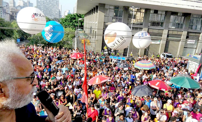 Professores da rede de ensino em SP entram em greve por reajuste salarial