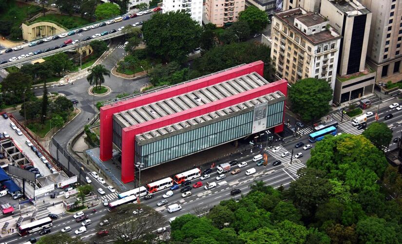 Veículos estarão liberados para circular pela Avenida Paulista neste domingo