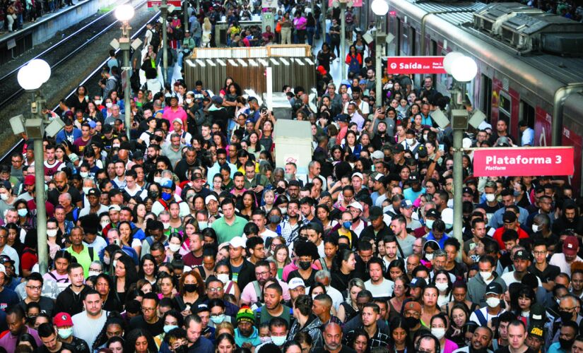 Estação da CPTM lotada