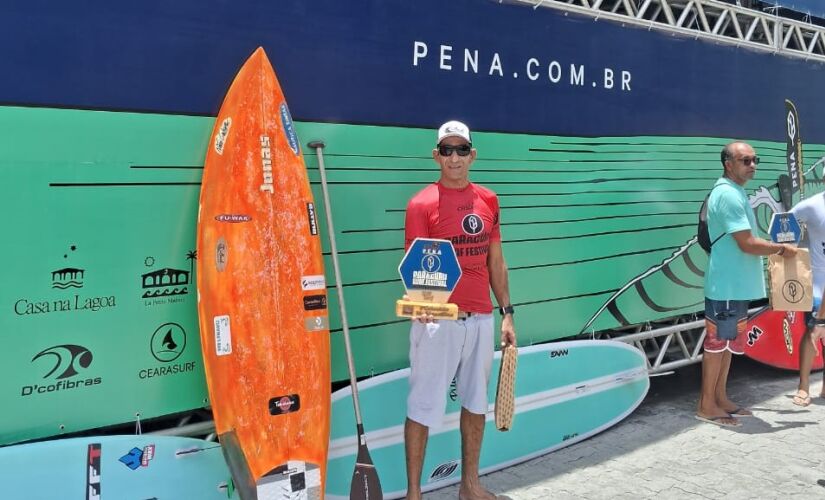 Michel Jonas durante premiação no Ceará