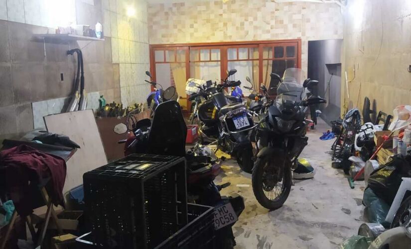 Policiais descobriram na tarde deste sábado (30) um desmanche de motocicletas no bairro Grajaú